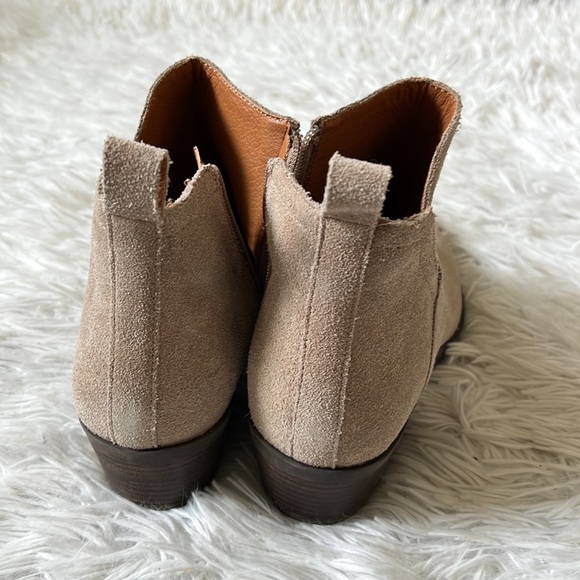 NWOB Lucky Brand Falila Women’s bootie in Taupe size 8M - Picture 6 of 11